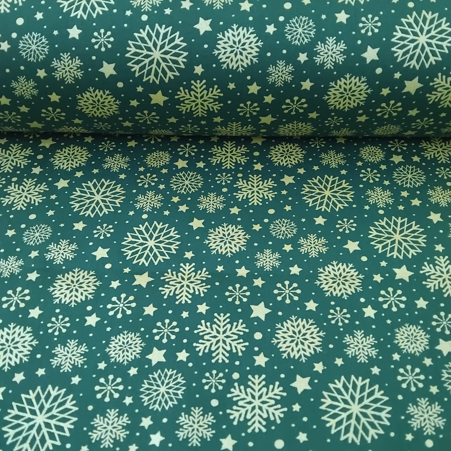 Tricoline Flocos de Neve Fundo Verde 5 metros
