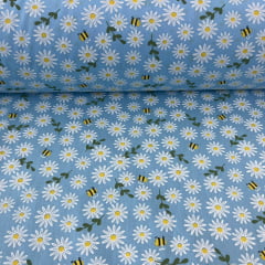 Tricoline Margarida e Abelha Fundo Azul Claro Tricoline Margarida e Abelha Fundo Azul Claro