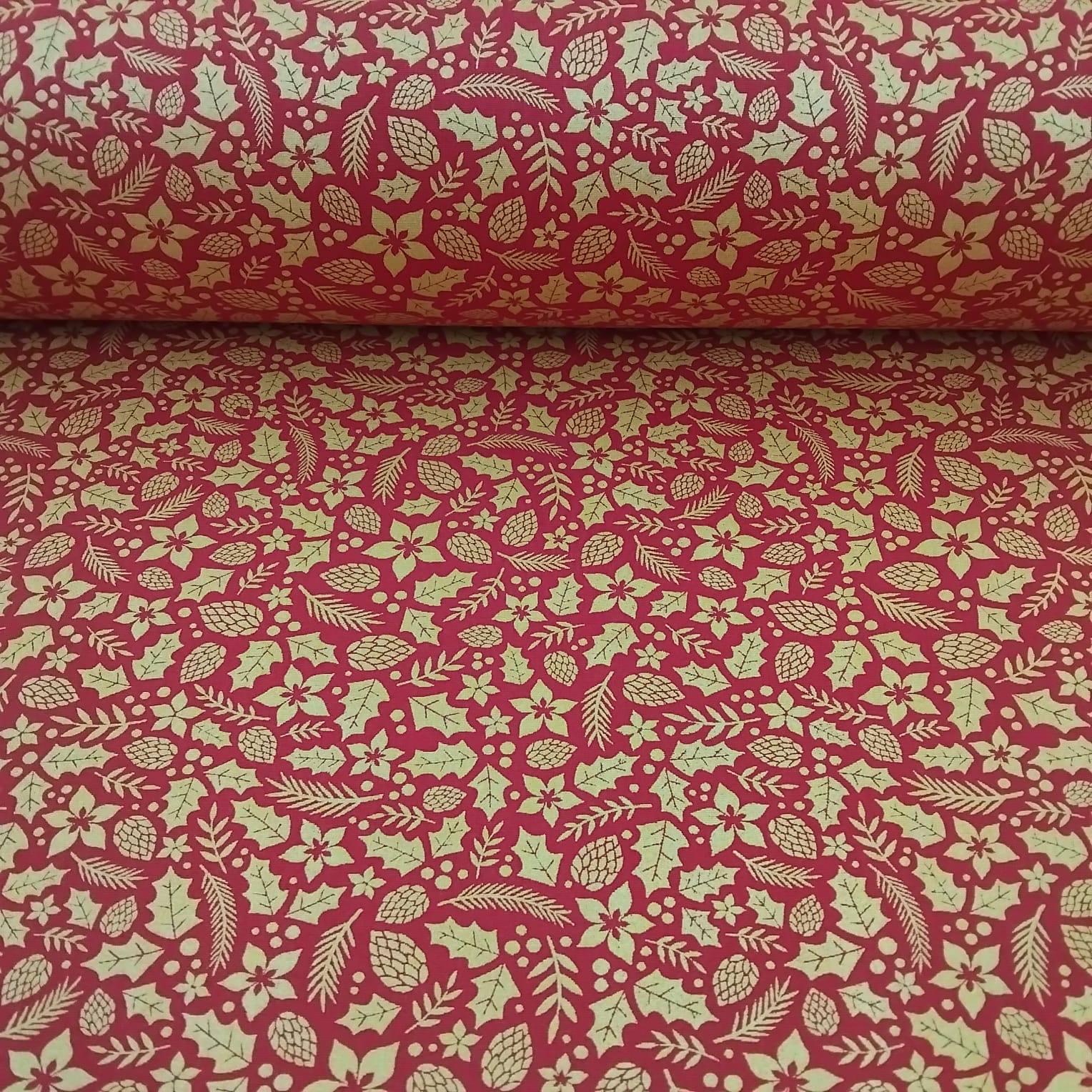 Tricoline De Natal Folhas Douradas