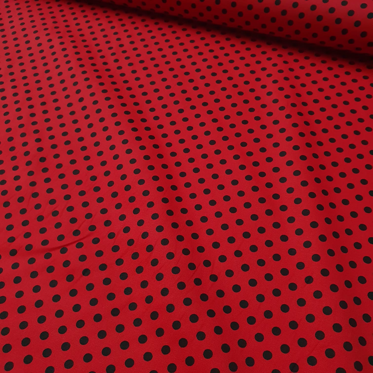Tricoline Poá Vermelho com Preto