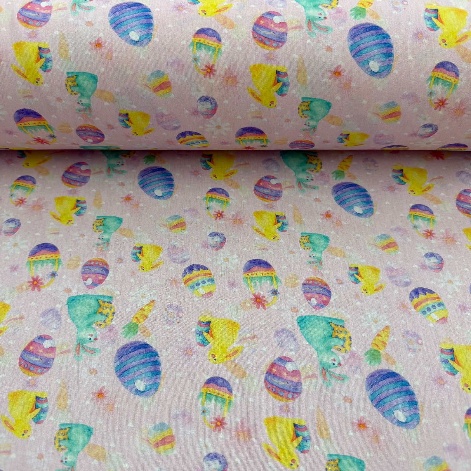 Tricoline Ovos De Páscoa Fundo Rosa