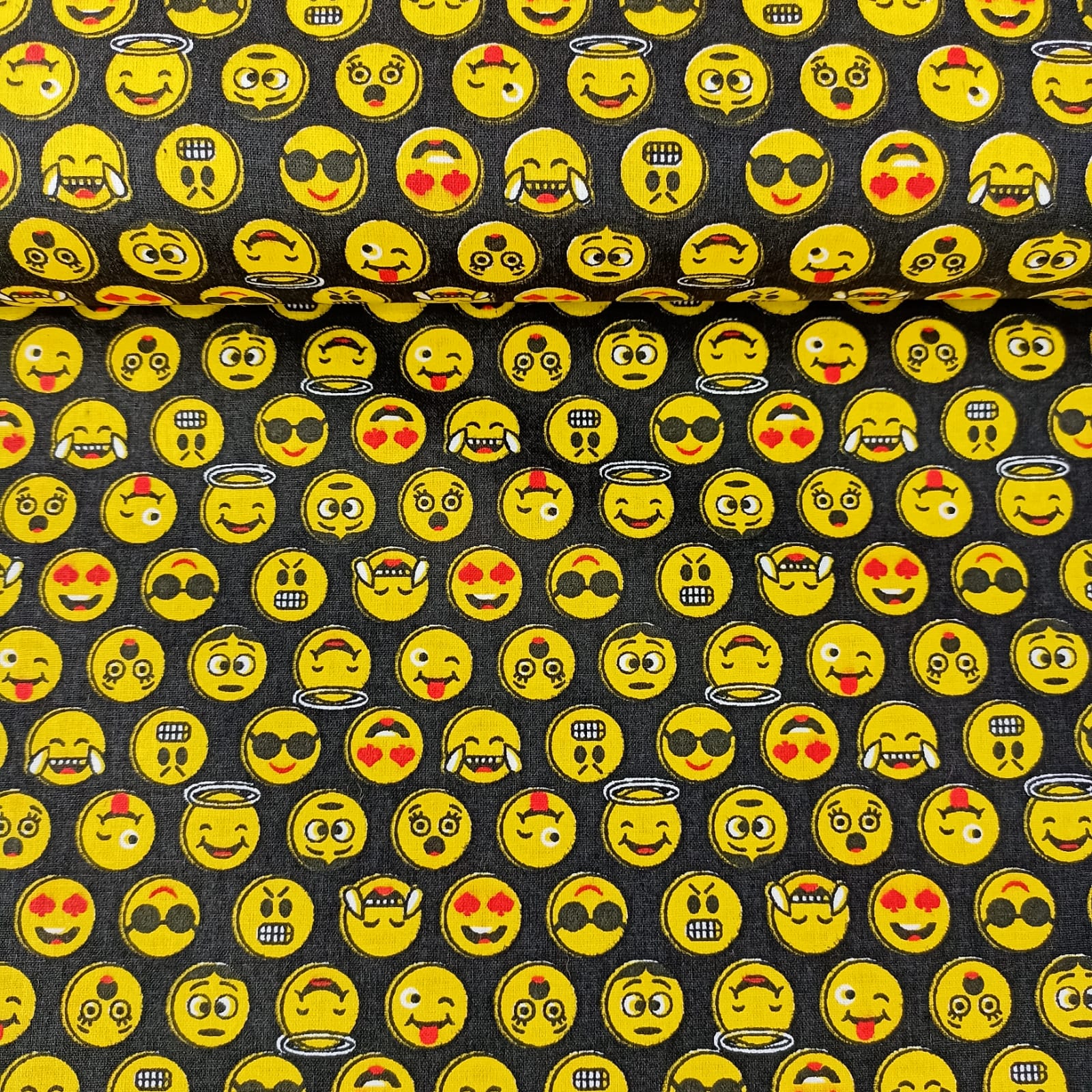 Tricoline Emojis Preto 