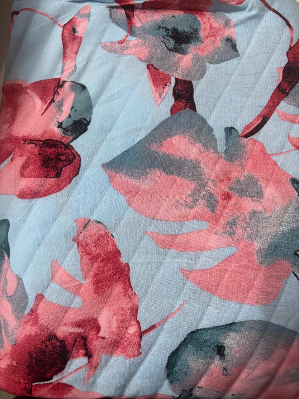 Viscose Estampada Floral Fundo Azul corte 10 metros