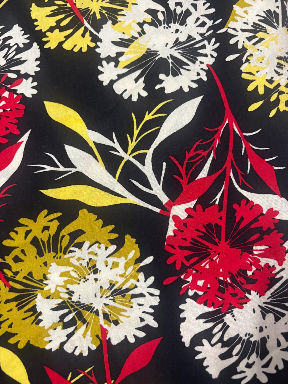 Viscose Estampada Floral Fundo Preto corte 10 metros
